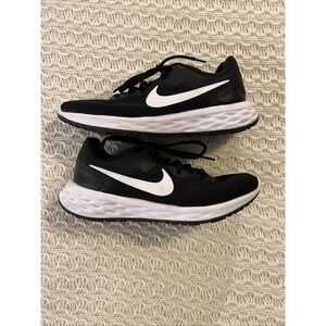 Nike Revolution 6 DC3729-003 Womens 8.5 Athletic Running Shoes Black White MINT